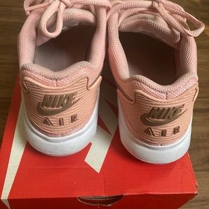 Womens Nike Air Max Oketo